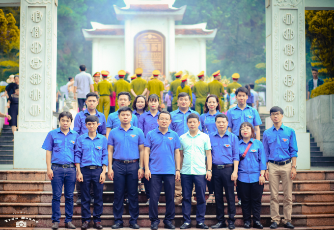 Đoàn công tác tại Ngã ba Đồng Lộc.